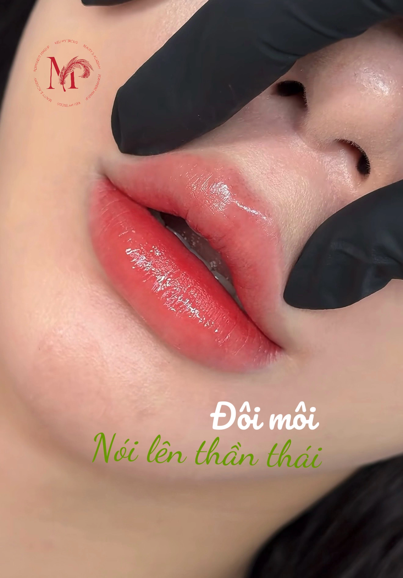 Phun môi FLY lips góc ảnh 2