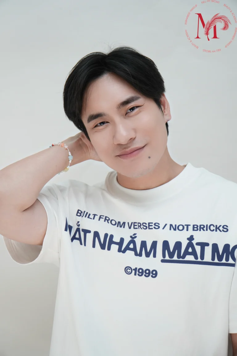 Khách hàng nam sau khi phun chân mày tại Kieu My Brows